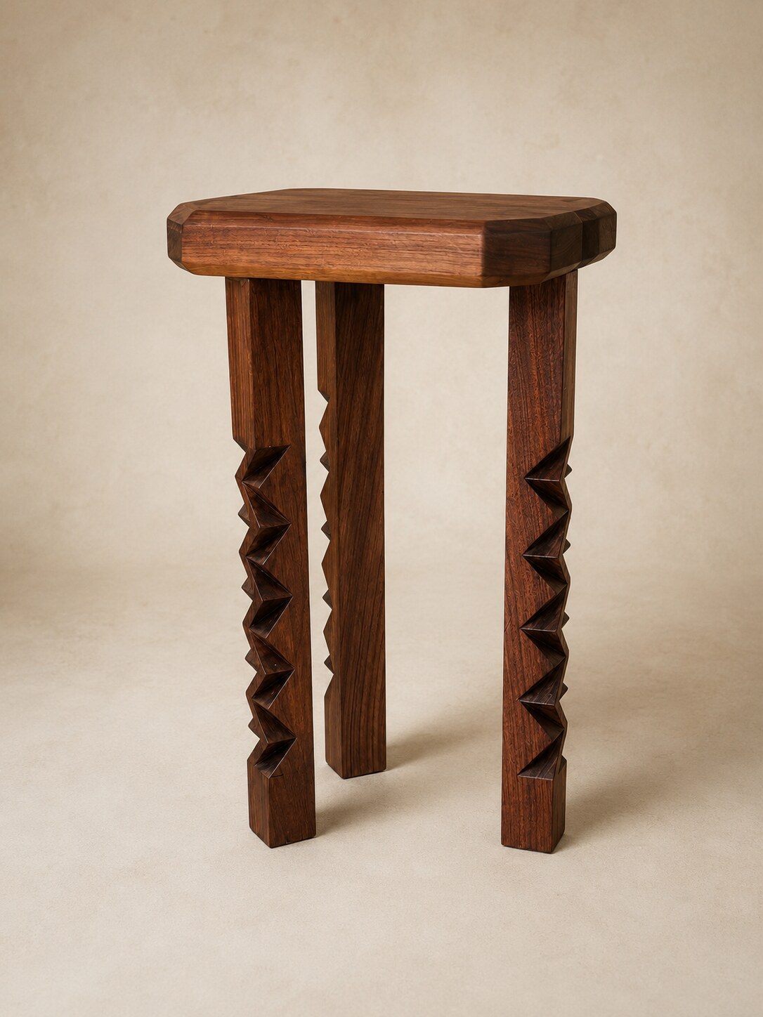 Tabouret trois pieds Origami